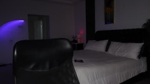 Miss K online show from February 16, 1:11 pm