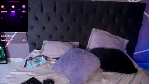 Snapshot of missloise chatting on March 12, 11:01 pm Miss Loise online show from March 12, 11:01 pm