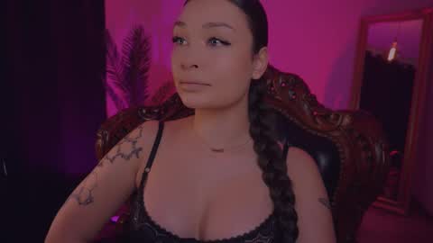 Snapshot of missmerciless chatting on March 2, 6:05 am LUXXANDRA online show from March 2, 6:05 am