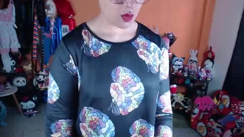 Miss Mia online show from May 26, 3:00 pm