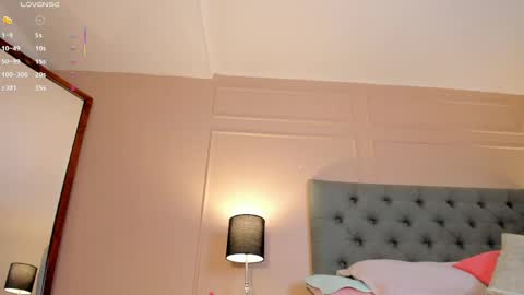 Mia  online show from April 6, 1:45 pm