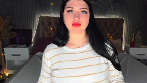 MissMillss online show from December 4, 6:22 am