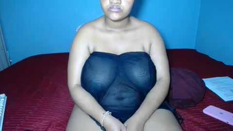 mimmi online show from November 12, 8:01 am