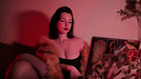   online show from October 26, 1:06 pm