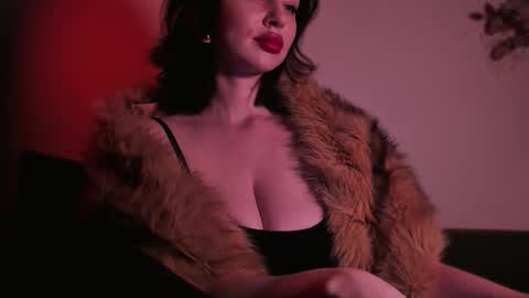   online show from November 10, 8:15 pm