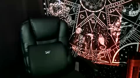 Snapshot of missmoondoll chatting on October 23, 4:18 am MissMoonDoll online show from October 23, 4:18 am