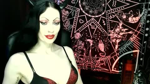 Snapshot of missmoondoll chatting on October 1, 3:55 am MissMoonDoll online show from October 1, 3:55 am