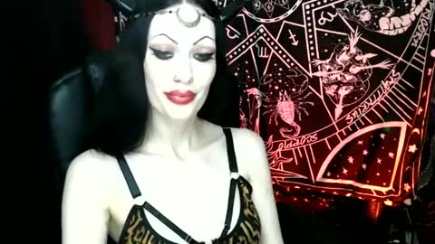 Snapshot of missmoondoll chatting on January 2, 4:41 am MissMoonDoll online show from January 2, 4:41 am