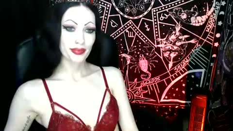 Snapshot of missmoondoll chatting on January 8, 4:12 am MissMoonDoll online show from January 8, 4:12 am