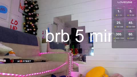 Snapshot of misss_viki chatting on December 8, 8:09 am . online show from December 8, 8:09 am
