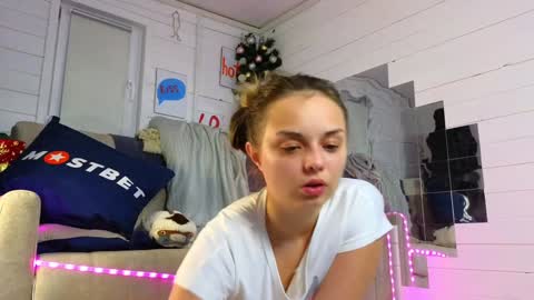 Snapshot of misss_viki chatting on December 20, 6:24 pm . online show from December 20, 6:24 pm