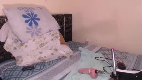 missthighsohmy online show from November 19, 9:20 am