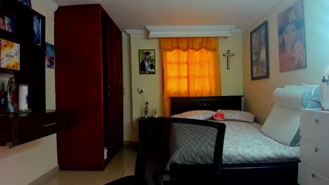 missvalery1 online show from September 8, 8:52 pm