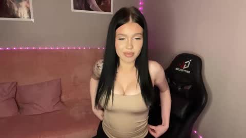 Snapshot of mistress_of_hearts chatting on September 21, 6:39 pm Mia online show from September 21, 6:39 pm