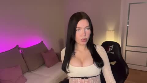 Mia online show from December 13, 8:48 pm