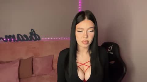 Snapshot of mistress_of_hearts chatting on October 17, 10:02 pm Mia online show from October 17, 10:02 pm