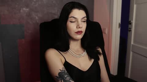 Snapshot of mistress_rochelle chatting on March 2, 10:13 pm Miss Rochelle online show from March 2, 10:13 pm