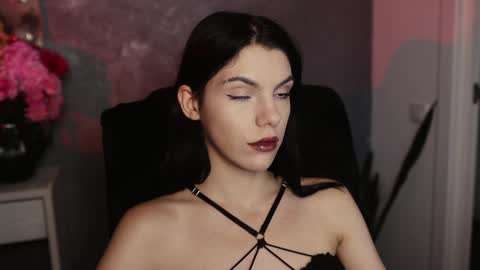 Snapshot of mistress_rochelle chatting on December 8, 3:24 pm Miss Rochelle online show from December 8, 3:24 pm