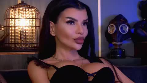 Elenia online show from November 3, 2:54 pm