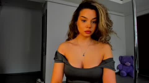 Snapshot of mistresskenda chatting on March 7, 10:24 am Mistress KiRa online show from March 7, 10:24 am