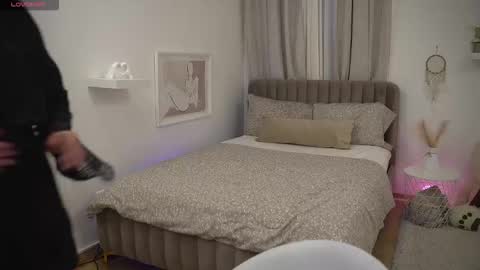 Sindy online show from February 27, 9:09 am