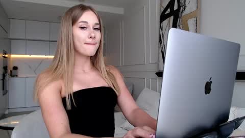 mistressuniverse online show from May 13, 11:27 am