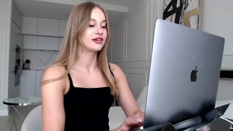 mistressuniverse online show from May 21, 7:28 am