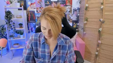 Snapshot of mistybarnes chatting on March 2, 9:21 am MistyBarnes NONUDE MODEL online show from March 2, 9:21 am