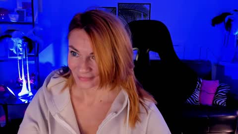 Snapshot of mistybarnes chatting on December 4, 8:34 am MistyBarnes NONUDE MODEL online show from December 4, 8:34 am