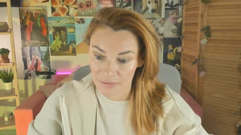 Snapshot of mistybarnes chatting on December 18, 8:42 am MistyBarnes NONUDE MODEL online show from December 18, 8:42 am