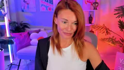 Snapshot of mistybarnes chatting on October 15, 3:47 pm MistyBarnes NONUDE MODEL online show from October 15, 3:47 pm