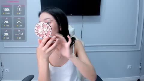 Snapshot of miwa_kasumi chatting on February 3, 12:36 pm MIa online show from February 3, 12:36 pm