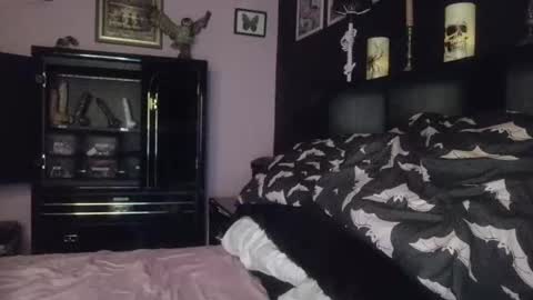 Mizz Bonez online show from April 17, 6:37 am