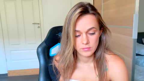 mmminnie online show from June 3, 10:38 am