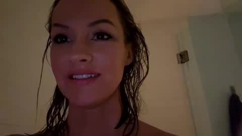 Snapshot of mmmmyesplease1 chatting on December 17, 4:00 pm mmmmyesplease1 online show from December 17, 4:00 pm