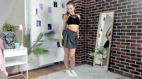 Snapshot of moirawenzinger chatting on October 13, 7:38 pm Kylie online show from October 13, 7:38 pm