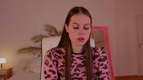 Molly online show from February 20, 9:42 pm