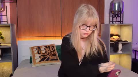 moliqin online show from April 12, 7:55 am