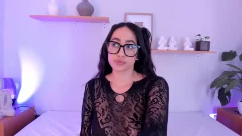 M o L l i E  online show from March 6, 10:04 pm