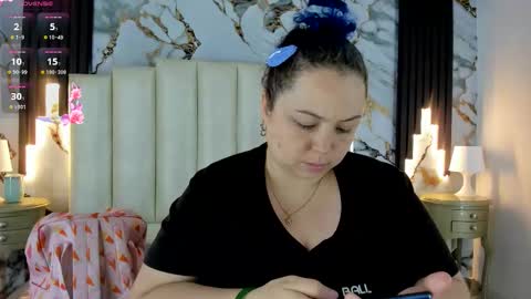 Hey Guys  Im Mollie online show from October 24, 12:34 pm