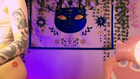 molly_kisss online show from April 30, 9:14 am