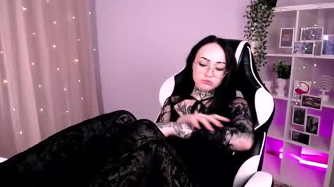 Snapshot of molly_kisss chatting on October 10, 10:09 am molly_kisss online show from October 10, 10:09 am