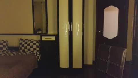 molly_millerr online show from March 3, 6:20 pm