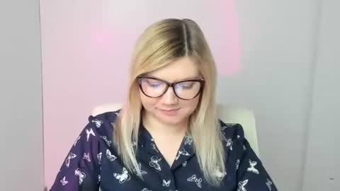 Molly online show from November 10, 1:06 pm