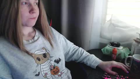 I have new photos come and see with love Molly online show from October 10, 11:37 am