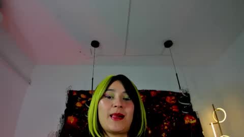 Snapshot of molly_sweetlove chatting on October 16, 7:05 pm molly_sweetlove online show from October 16, 7:05 pm