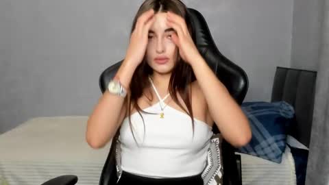 Molly online show from November 13, 8:30 pm