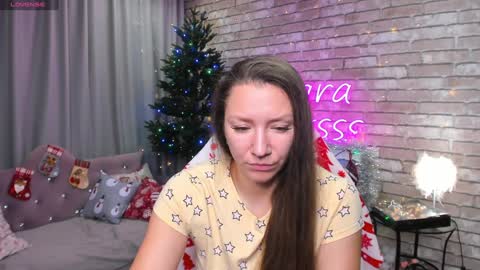 Snapshot of mollynay chatting on December 14, 2:44 am hi im Molly heregreat boobs big heart warm pussy online show from December 14, 2:44 am