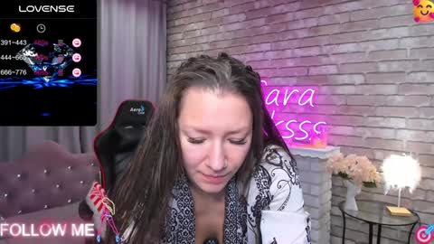 Snapshot of mollynay chatting on February 6, 2:55 am hi im Molly heregreat boobs big heart warm pussy online show from February 6, 2:55 am