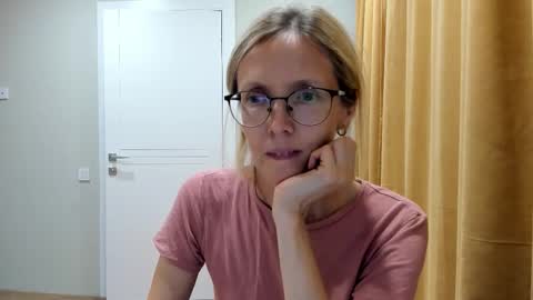 Snapshot of mollystory chatting on September 25, 3:44 pm AngelMomm online show from September 25, 3:44 pm